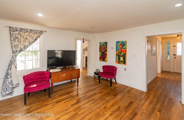 147 Broadway, Esopus, NY 12429