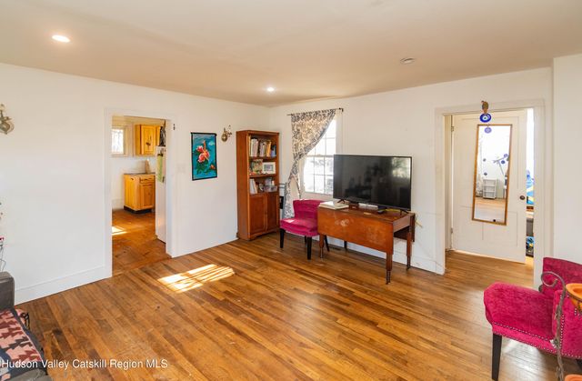 147 Broadway, Esopus, NY 12429