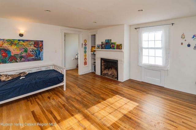 147 Broadway, Esopus, NY 12429