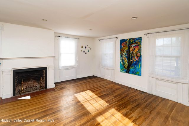 147 Broadway, Esopus, NY 12429