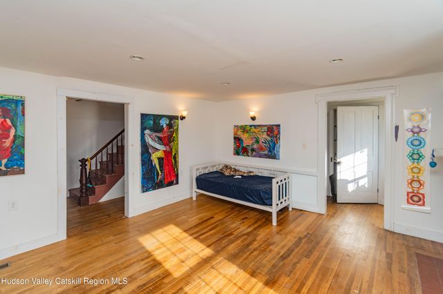 147 Broadway, Esopus, NY 12429