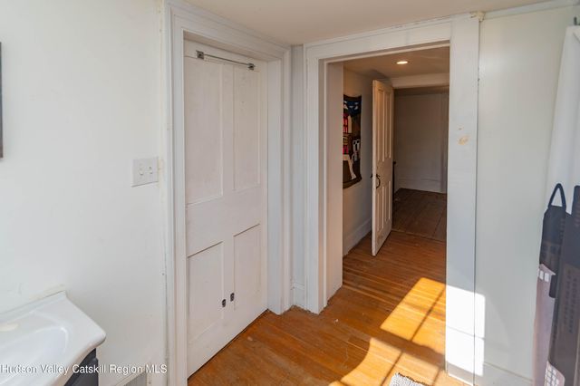 147 Broadway, Esopus, NY 12429