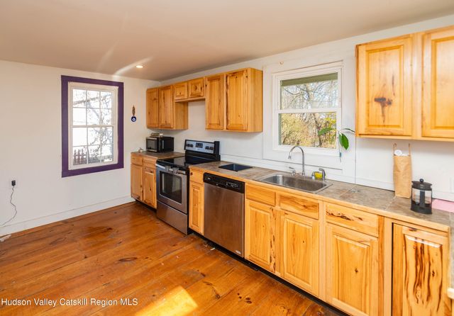 147 Broadway, Esopus, NY 12429