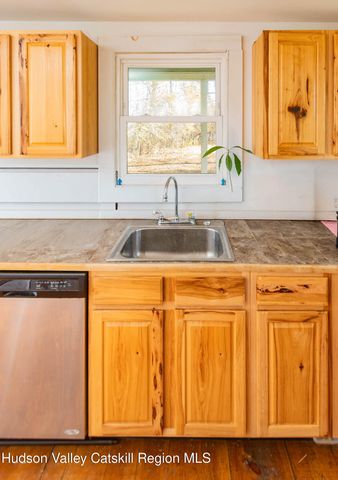 147 Broadway, Esopus, NY 12429