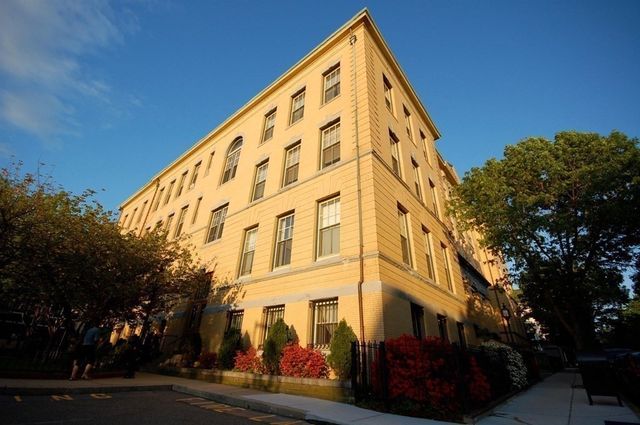 350 W 4th St 102, Boston, MA 02127