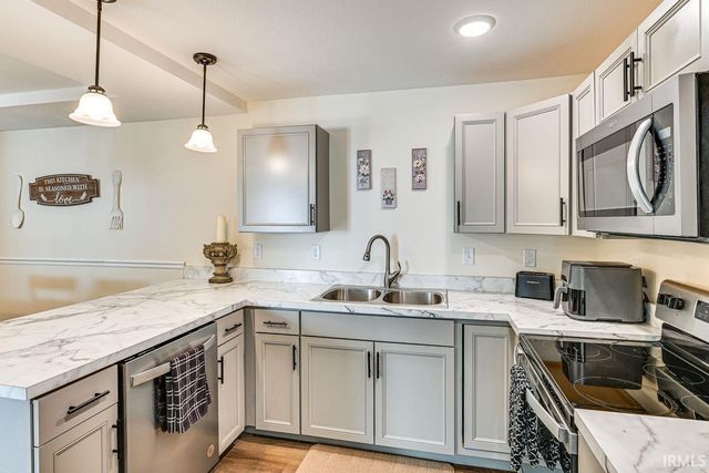 641 E Dragoon Trail, Mishawaka, IN 46545