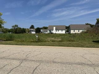 40445 N South Newport Drive, Antioch, IL 60002