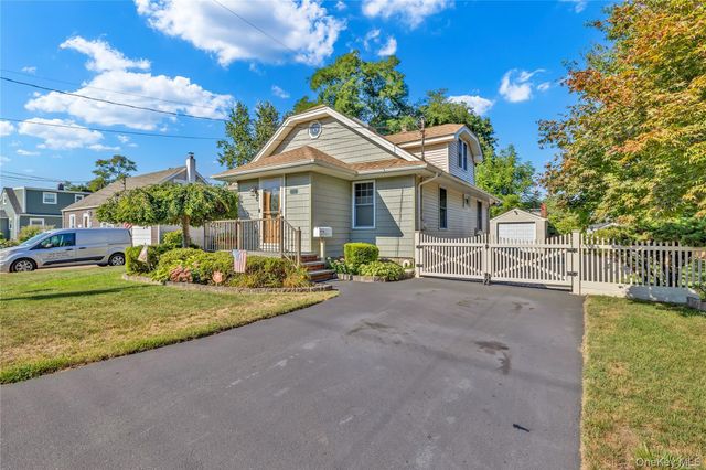245 N N 7th Street, Lindenhurst, NY 11757
