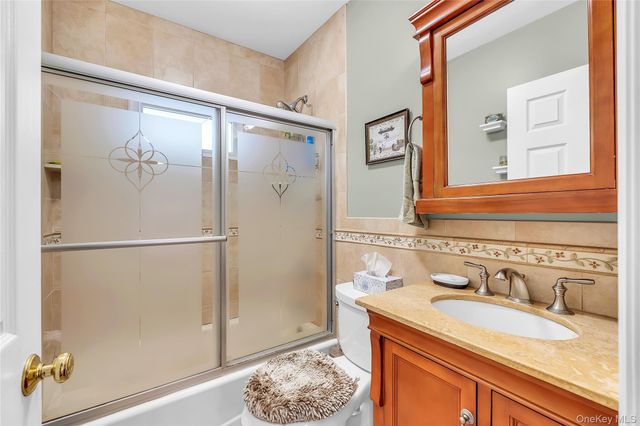 245 N N 7th Street, Lindenhurst, NY 11757