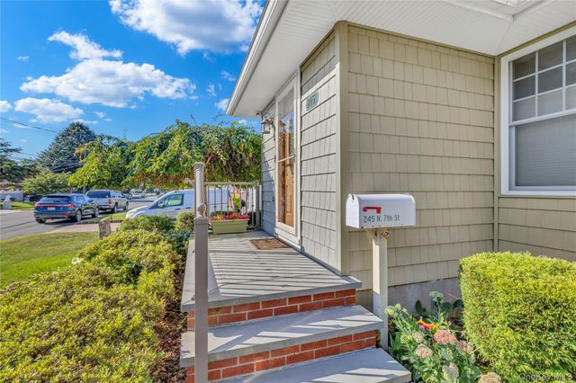 245 N N 7th Street, Lindenhurst, NY 11757