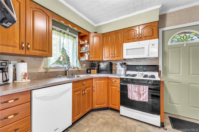 245 N N 7th Street, Lindenhurst, NY 11757