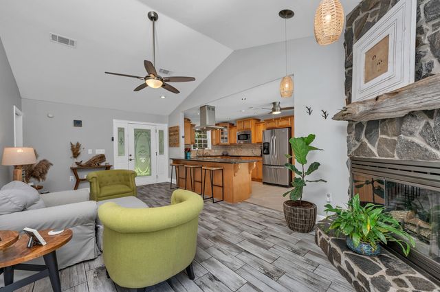 6765 Paso De Cortez, Navarre, FL 32566