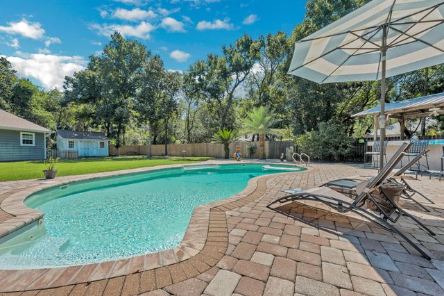6765 Paso De Cortez, Navarre, FL 32566