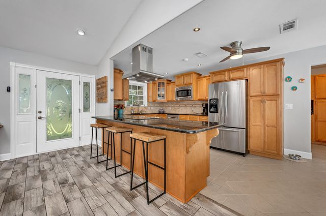 6765 Paso De Cortez, Navarre, FL 32566