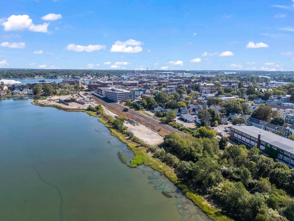 98 Cornwall Street, Portsmouth, NH 03801