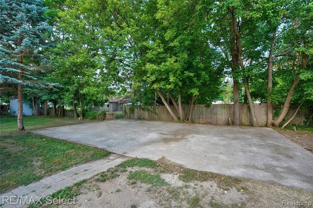2046 Lambden Road, Flint, MI 48532
