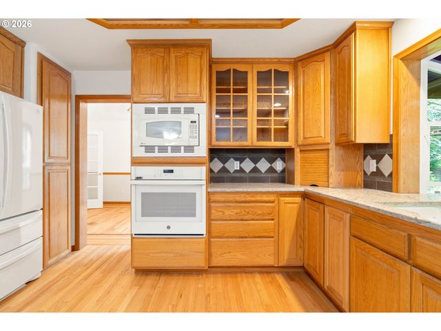 10959 Nw SUPREME Ct, Portland, OR 97229