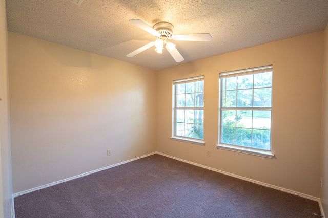 831 Ash Grove Lane, Desoto, TX 75115