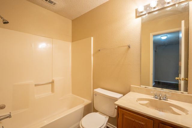 831 Ash Grove Lane, Desoto, TX 75115