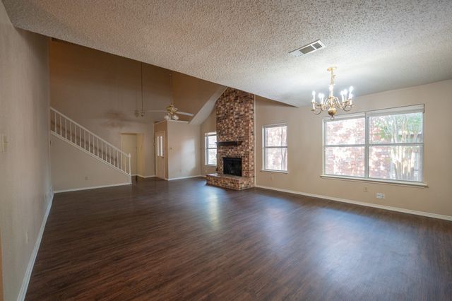 831 Ash Grove Lane, Desoto, TX 75115