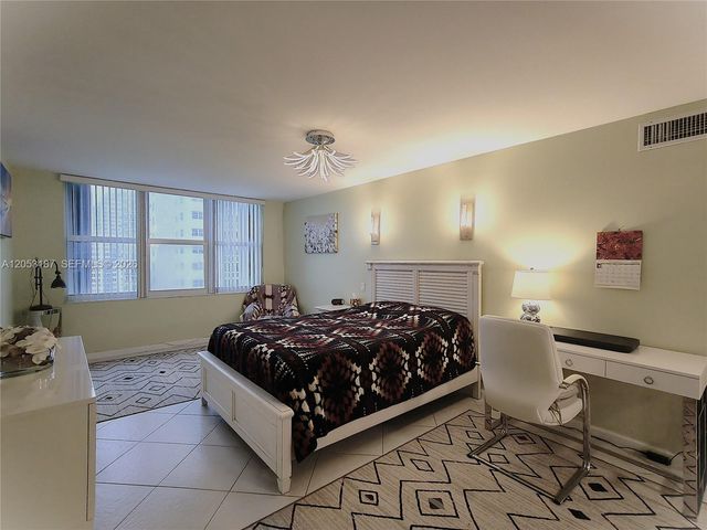 2751 S Ocean Drive 1106S, Hollywood, FL 33019