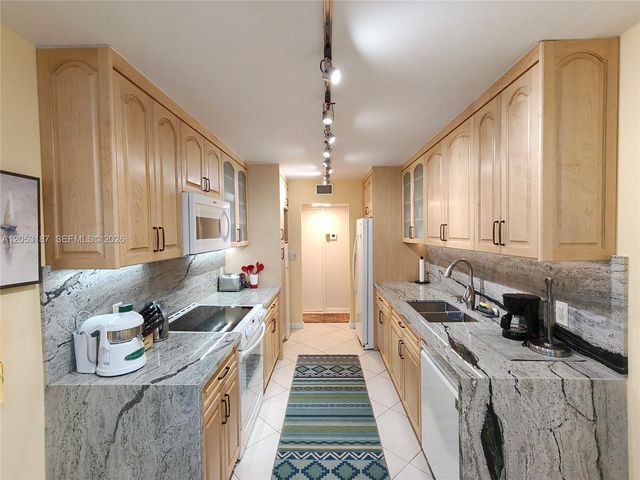 2751 S Ocean Drive 1106S, Hollywood, FL 33019