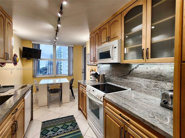 2751 S Ocean Drive 1106S, Hollywood, FL 33019