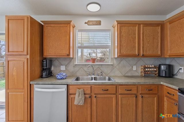 203 Echo Village Drive, Temple, TX 76502