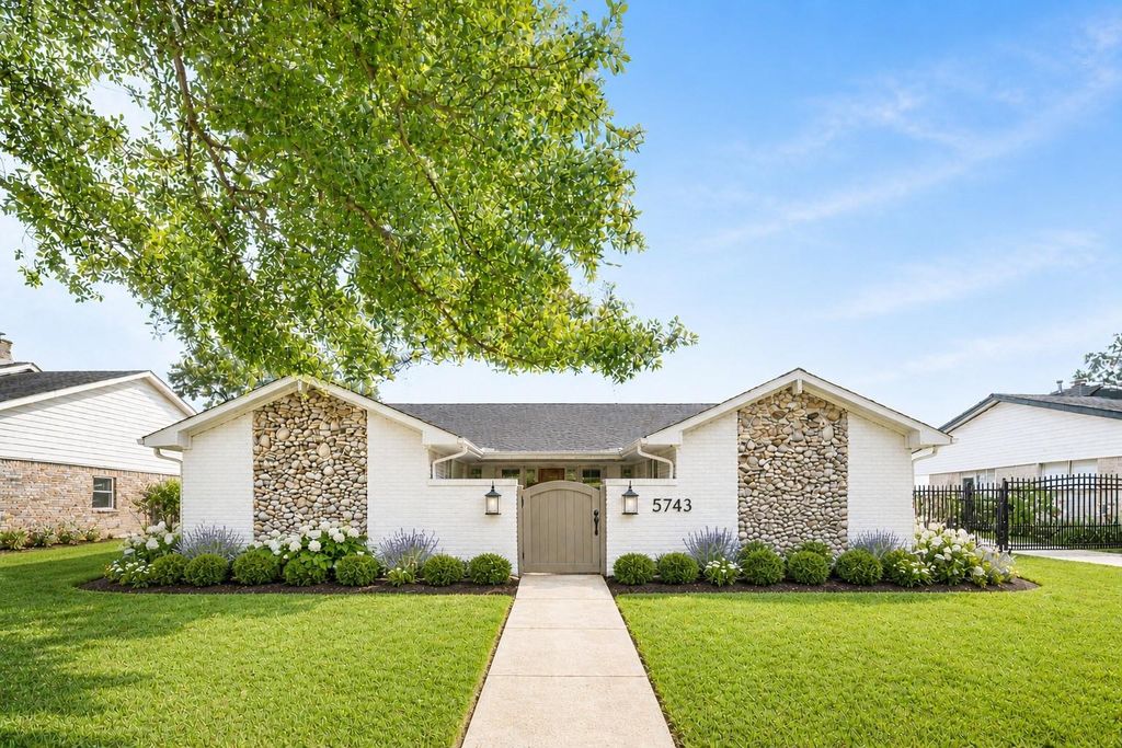 5743 Jason Street, Houston, TX 77096