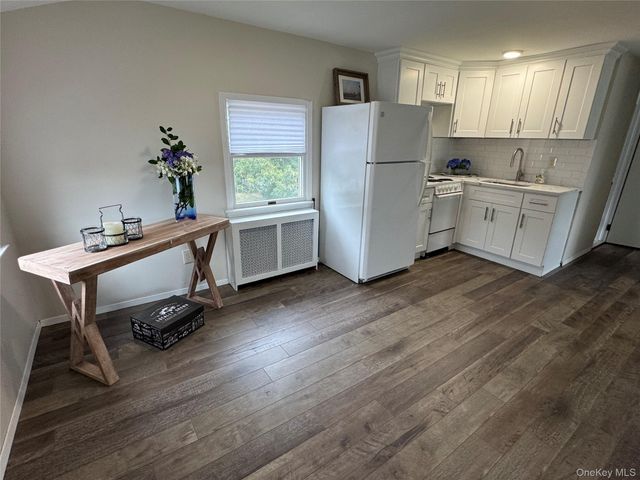 41 Mohawk Drive, North Babylon, NY 11703