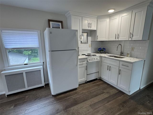 41 Mohawk Drive, North Babylon, NY 11703