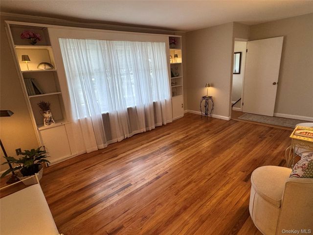 41 Mohawk Drive, North Babylon, NY 11703