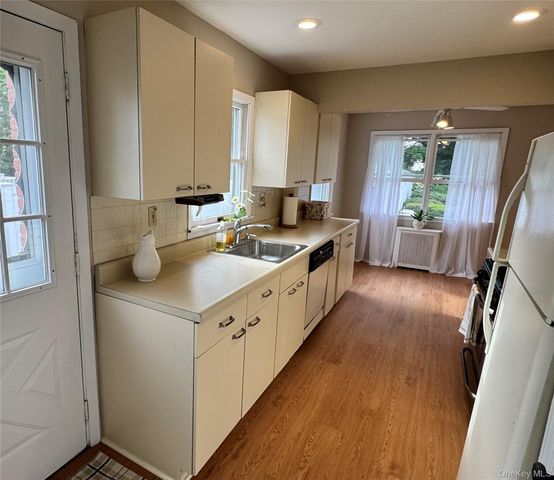 41 Mohawk Drive, North Babylon, NY 11703