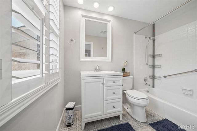 2421 Baxton Way, Chesterfield, MO 63017