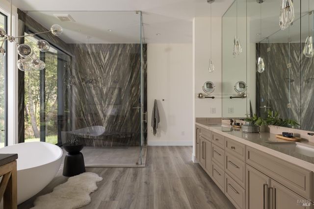 7007 Erland Rd, Santa Rosa, CA 95404