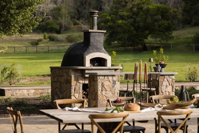 7007 Erland Rd, Santa Rosa, CA 95404