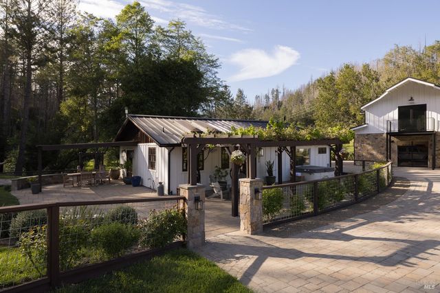 7007 Erland Rd, Santa Rosa, CA 95404