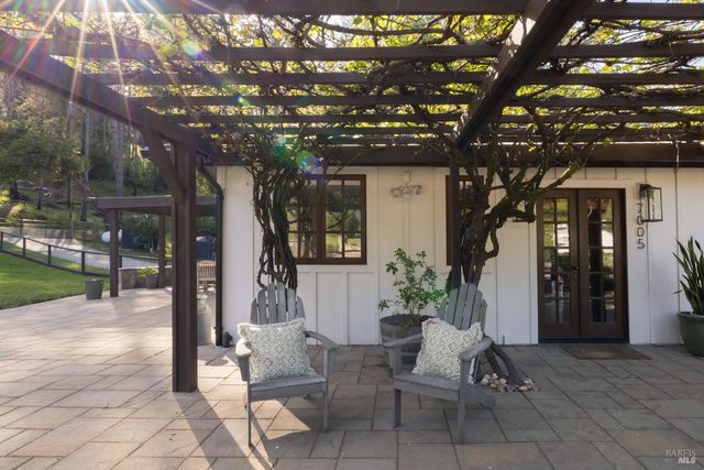 7007 Erland Rd, Santa Rosa, CA 95404