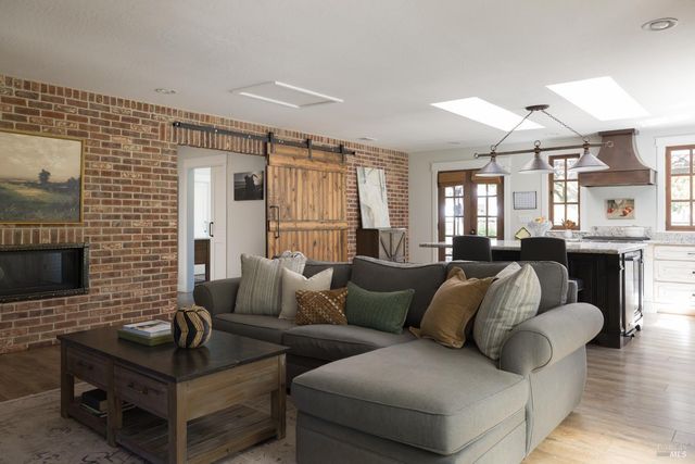 7007 Erland Rd, Santa Rosa, CA 95404