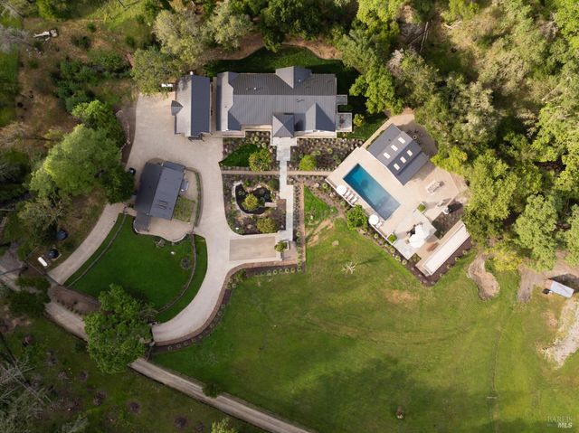 7007 Erland Rd, Santa Rosa, CA 95404