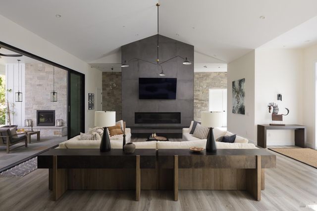 7007 Erland Rd, Santa Rosa, CA 95404