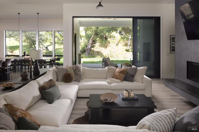 7007 Erland Rd, Santa Rosa, CA 95404