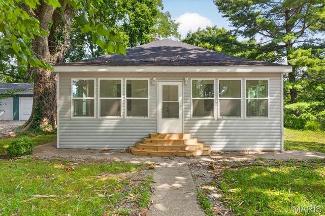 2720 Walnut Street, Alton, IL 62002