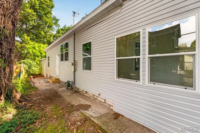 2720 Walnut Street, Alton, IL 62002