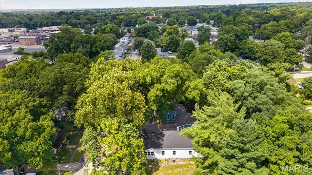 2720 Walnut Street, Alton, IL 62002