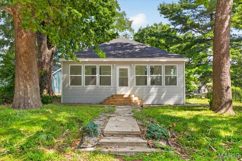 2720 Walnut Street, Alton, IL 62002