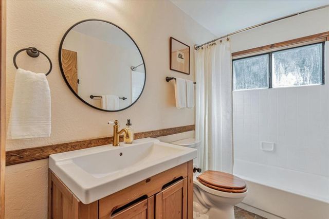 325 Ridge Drive, Boulder Creek, CA 95006