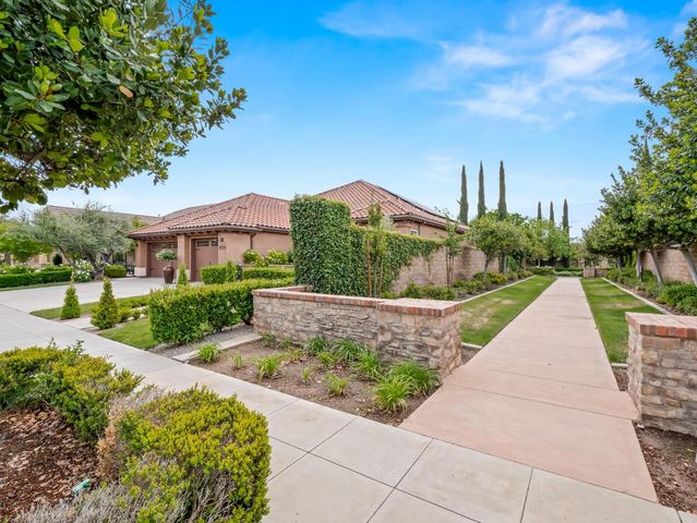 3524 Prescott Avenue, Clovis, CA 93619