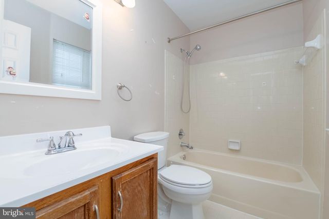 13 LEINSTER GARTH, Baltimore, MD 21236