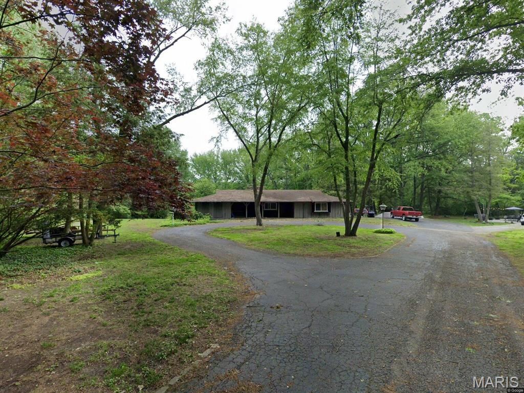 6 & 10 Country Hill Lane, Belleville, IL 62221